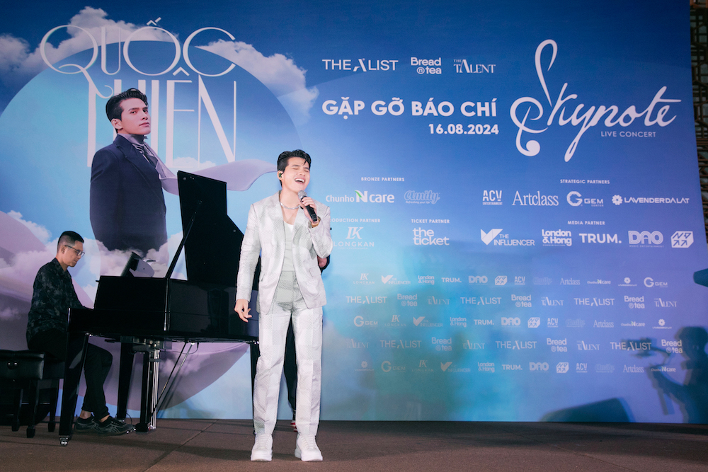 Quốc Thiên tổ chức live show kỷ niệm 20 năm ca hát