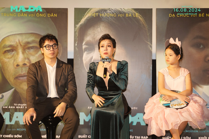 Việt Hương xúc động rơi nước mắt chia sẻ hành trình ‘vớt xác’