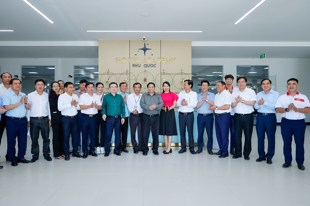 Thủ tướng Phạm Minh Chính đánh giá cao, đề nghị tiếp tục nhân rộng mô hình Trường EHL