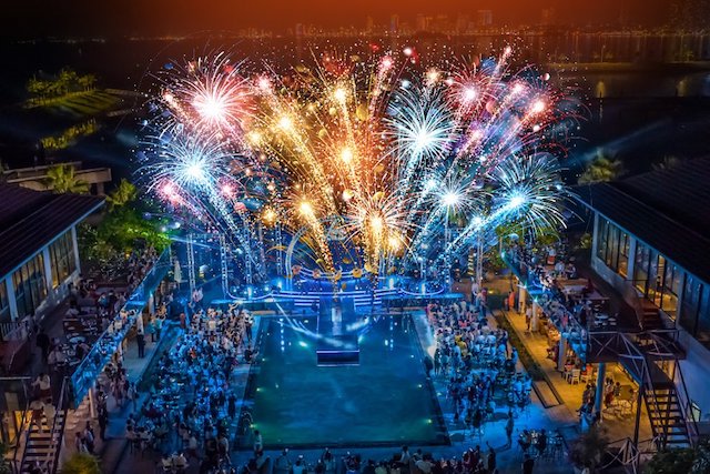 Bắn pháo hoa hàng đêm kích cầu du lịch Nha Trang mùa hè 2024