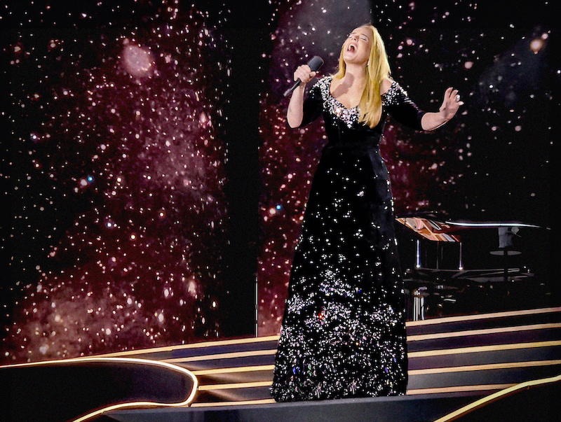 17-2-1126 Hình ảnh Adele trong đêm diễn thứ 3 thuộc chuỗi siêu concert “Adele In Munich”