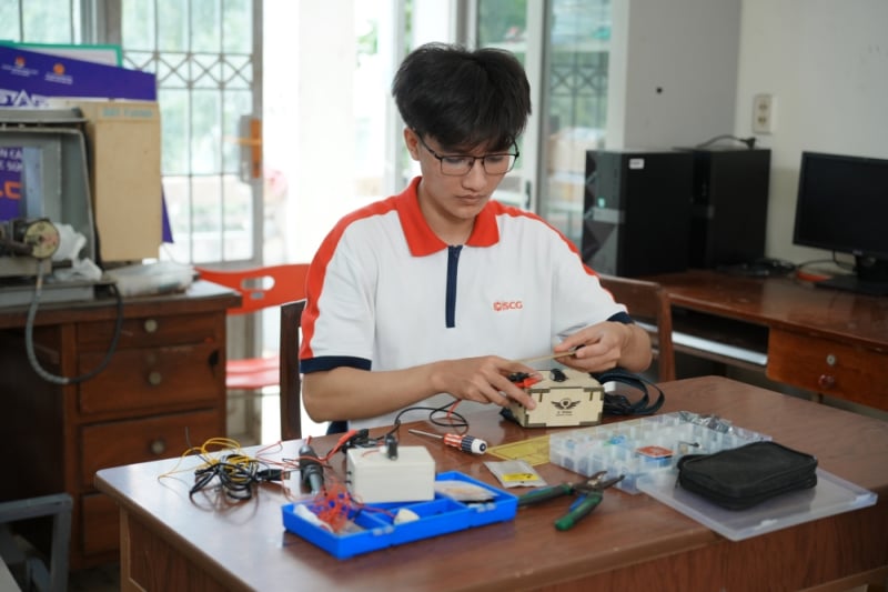 Phát động học bổng Sharing the Dream 2024