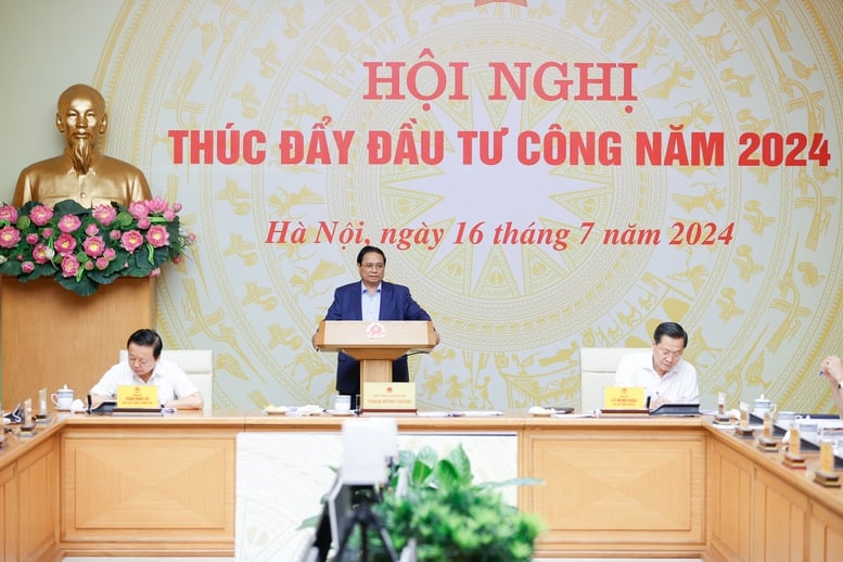 42i1775-17211074967661198009967-1504-1 Ngày 16/7, Thủ tướng Phạm Minh Chính chủ trì Hội nghị trực tuyến toàn quốc của Thường trực Chính phủ về thúc đẩy đầu tư công năm 2024. Ảnh: VGP
