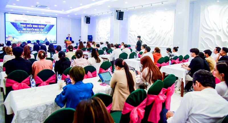 CLB Du lịch Doanh nhân trẻ Việt Nam đào tạo nguồn nhân lực du lịch cho hai huyện của Kon Tum