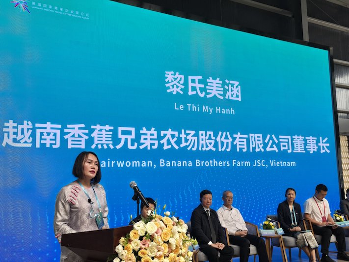 748d5d0aa7cf02915bde22-1054 Bà Lê Thị Mỹ Hạnh, Ủy viên Ủy ban Trung ương Hội Doanh nhân trẻ Việt Nam đóng góp ý kiến tại diễn đàn.