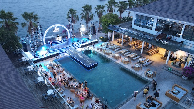 881c15bbbe9210cc49832-1150 Ngoài việc chiêm ngưỡng pháo hoa hàng đêm, du khách còn có thể thưởng thức ẩm thực, hòa mình với những màn trình diễn âm nhạc.