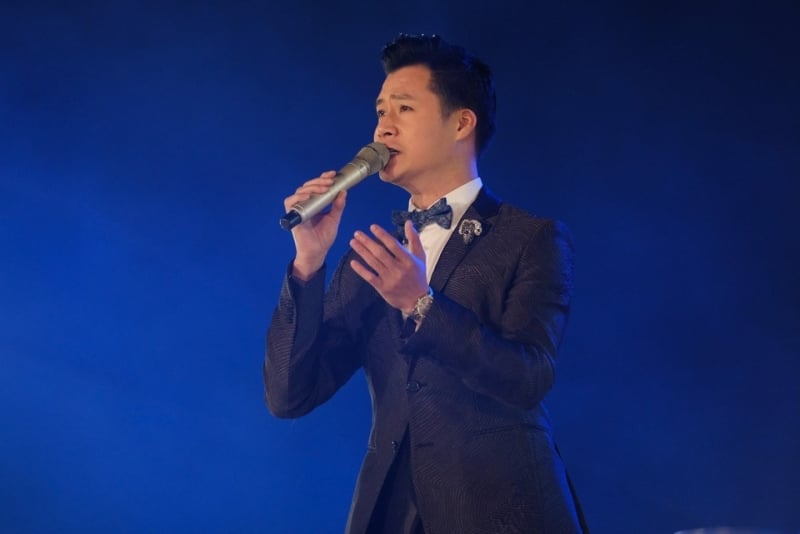 duyendangvietnam05-dscf0864-copy-1514171410-1141 Ca sĩ Quang Dũng