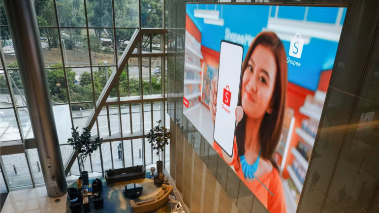 Văn phòng Shopee tại Singapore: Nền tảng thương mại trực tuyến như Shopee và Lazada đã mang đến cho các nhà xuất khẩu Trung Quốc một cầu nối để tiếp cận khách hàng Đông Nam Á. Ảnh: Nikkei Asia