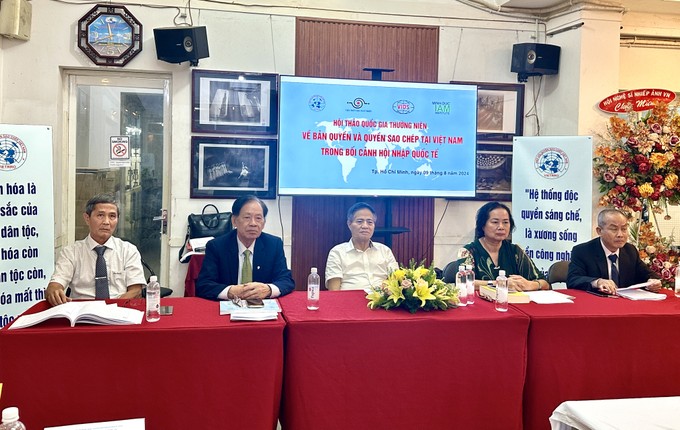 Các đại biểu chuyên gia chủ trì hội thảo