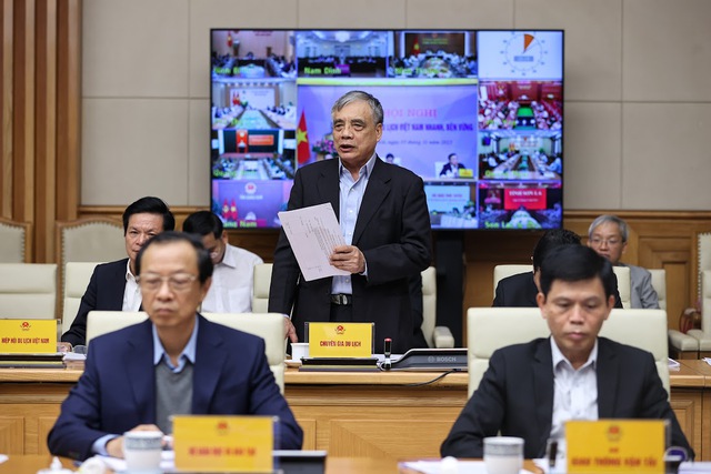 PGS.TS Trần Đình Thiên nêu ý kiến tại Hội nghị. Ảnh: VGP