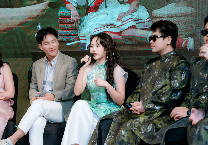 mn_09512-1907 Phương Mỹ Chi và đại diện ban tổ chức, nhóm Dtap chia sẻ về nội dung chương trình