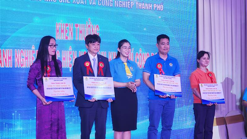 Công đoàn các Khu chế xuất và Công nghiệp TPHCM họp mặt Ngày Doanh nhân Việt Nam