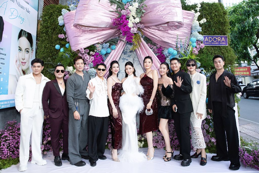 Vicky Lam Cúc mở tiệc cuối năm, Kỳ Duyên, Diệp Lâm Anh, Trương Quỳnh Anh ủng hộ nhiệt tình