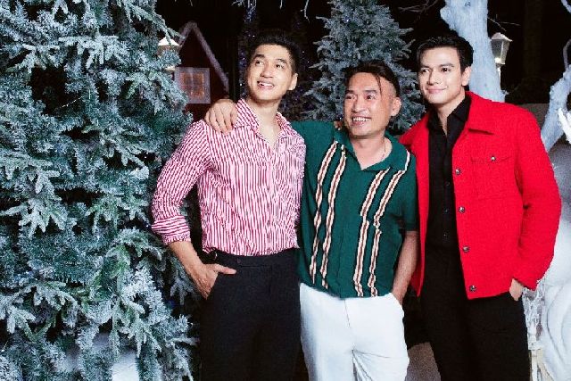 “Bộ ba” Lê Xuân Tiền – Ma Ran Đô – Tiến Luật chụp ảnh Noel cùng Thu Trang