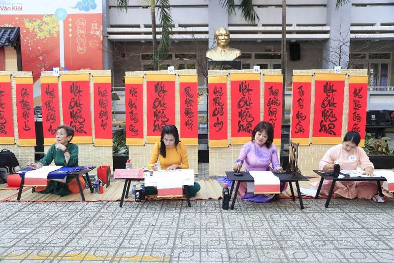 Có gì ở chợ hoa xuân “Trên bến dưới thuyền” Tết Ất Tỵ 2025