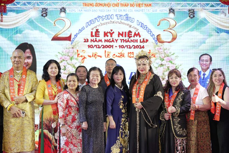 Lễ cưới tập thể cho các cặp đôi kém may mắn