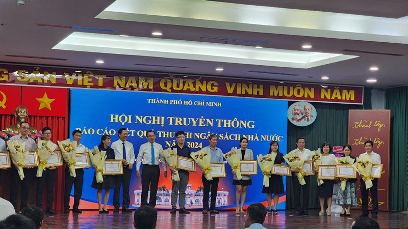 TPHCM thu ngân sách nhà nước lần đầu vượt 500.000 tỷ đồng