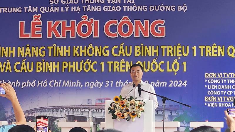 Khởi công nâng tĩnh không 2 cầu lớn qua sông Sài Gòn