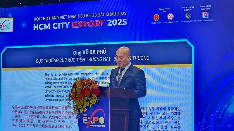 Khai mạc hội chợ hàng Việt Nam tiêu biểu xuất khẩu 2025: Đẩy mạnh chiến lược “Xanh – Sạch – Số”