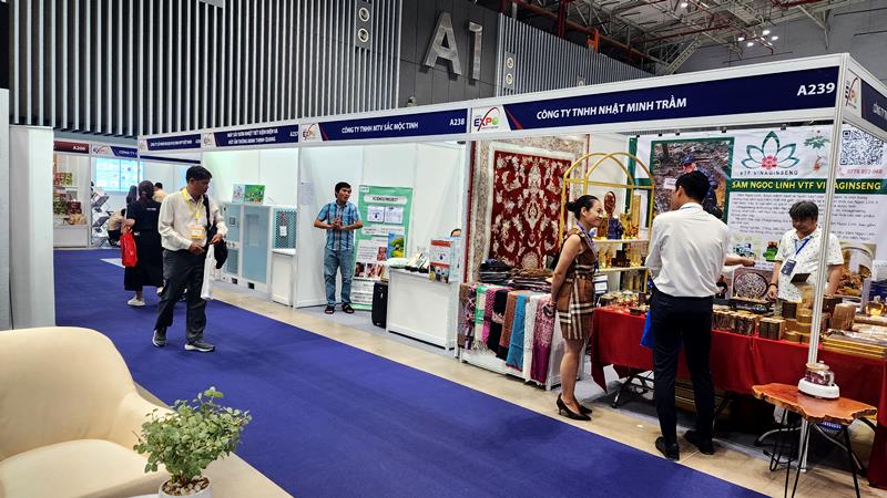 Khai mạc hội chợ hàng Việt Nam tiêu biểu xuất khẩu 2025: Đẩy mạnh chiến lược “Xanh – Sạch – Số”