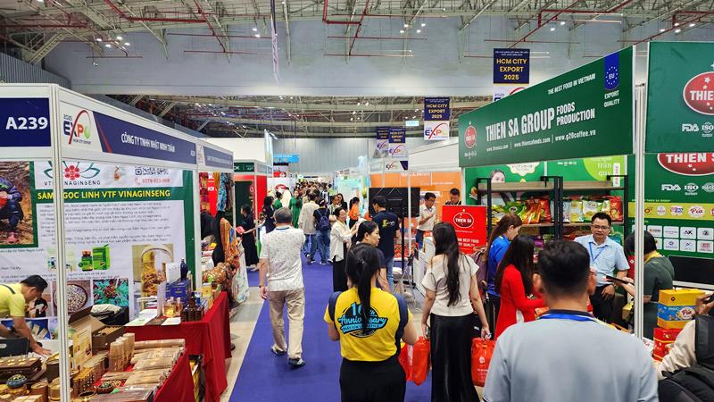Khai mạc hội chợ hàng Việt Nam tiêu biểu xuất khẩu 2025: Đẩy mạnh chiến lược “Xanh – Sạch – Số”