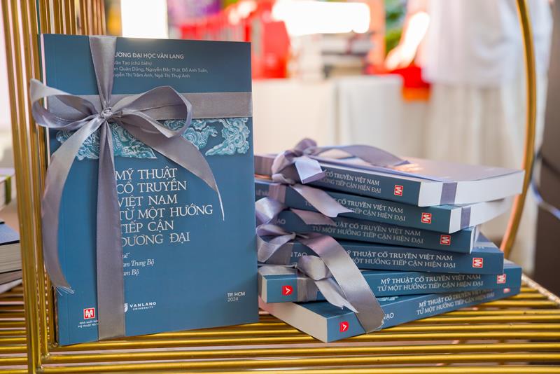 Ra mắt sách mỹ thuật góc nhìn về nghệ thuật Huế bằng Anh Ngữ