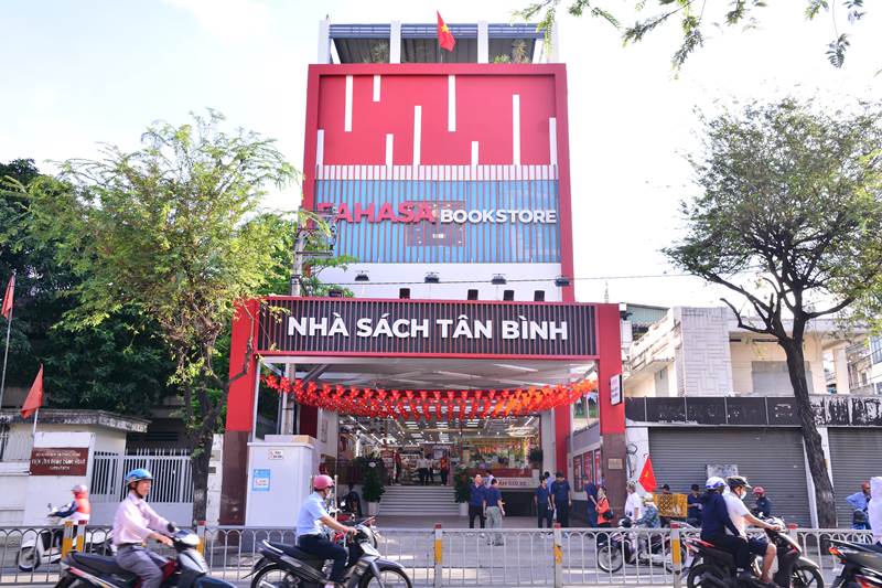 Trong cùng một ngày, FAHASA khai trương hai Nhà Sách mới