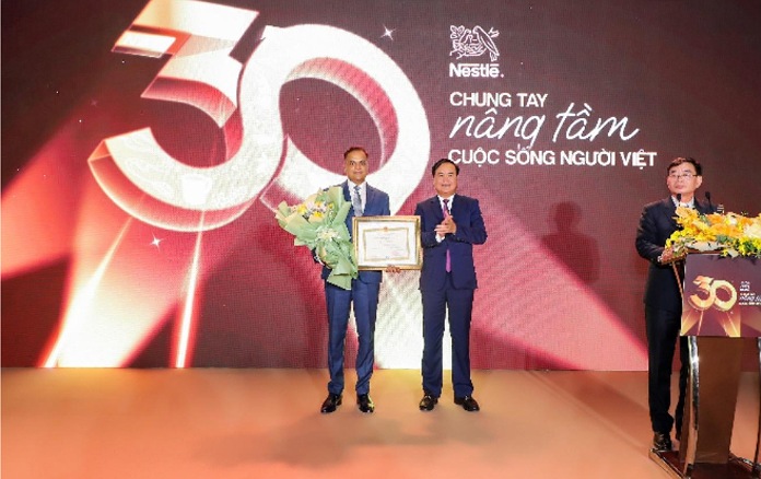 Bộ Nông nghiệp và Môi trường trao bằng khen cho Nestlé Việt Nam