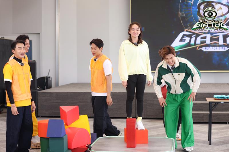 Đấu Trường Gia Tốc: cuộc rượt đuổi kịch tính với thợ săn và nhiệm vụ sinh tồn 120 phút