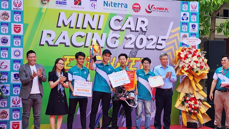Lộ diện quán quân cuộc thi Mini Car Racing lần thứ 10