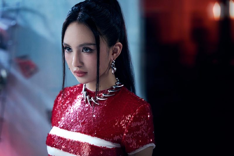 Dàn sao Việt đồng loạt chúc mừng LEXXY khi ra mắt MV Bật đèn xanh