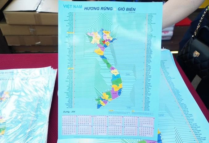 ‘Vua du khảo’ Đào Kim Trang ra mắt bộ lịch treo tường ‘Bản đồ Việt Nam 2026: hương rừng – gió biển’