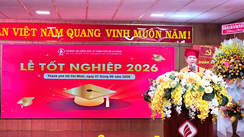 Trường Cao đẳng Kinh tế TP.HCM trao bằng tốt nghiệp đợt 1