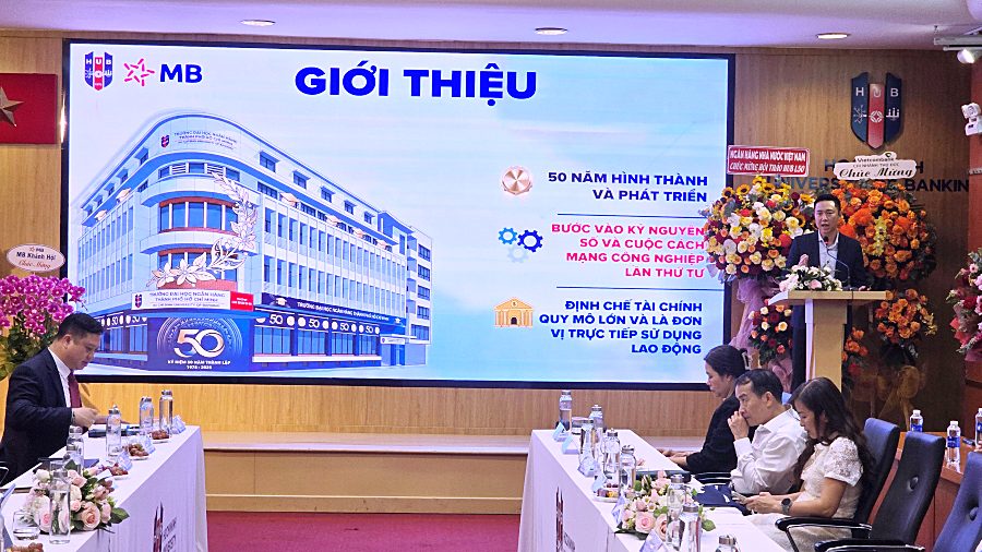 Trường Đại học Ngân hàng TP.HCM thúc đẩy mô hình giáo dục gắn nhà trường với doanh nghiệp
