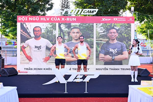 XTEP tiếp sức runner từ đường tập đến vạch xuất phát