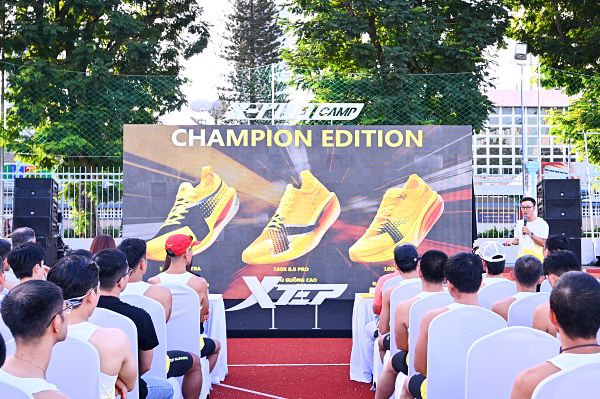 XTEP tiếp sức runner từ đường tập đến vạch xuất phát