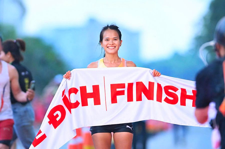 Huỳnh Anh Khôi và Hồng Lệ đưa điền kinh Việt Nam lên đỉnh Marathon Hà Nội