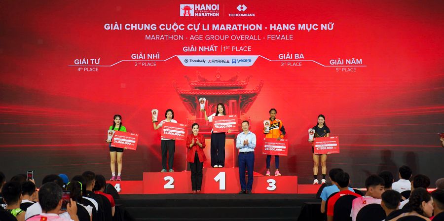 Huỳnh Anh Khôi và Hồng Lệ đưa điền kinh Việt Nam lên đỉnh Marathon Hà Nội